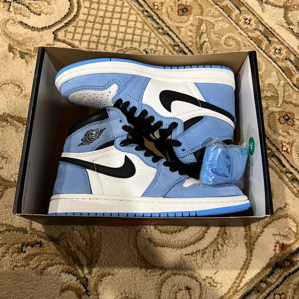 Air Jordan 1 Retro High OG University Blue size 4 US MEN